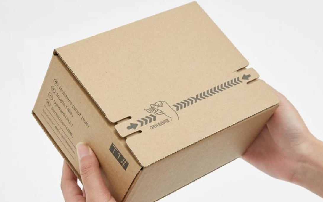 Tape-free mailer box closing flap featuring a peel-and-seal adhesive strip